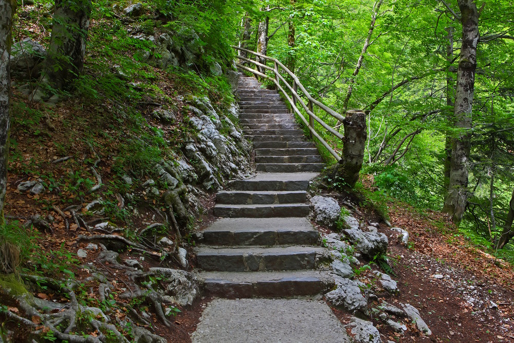 trappen naar de waterval