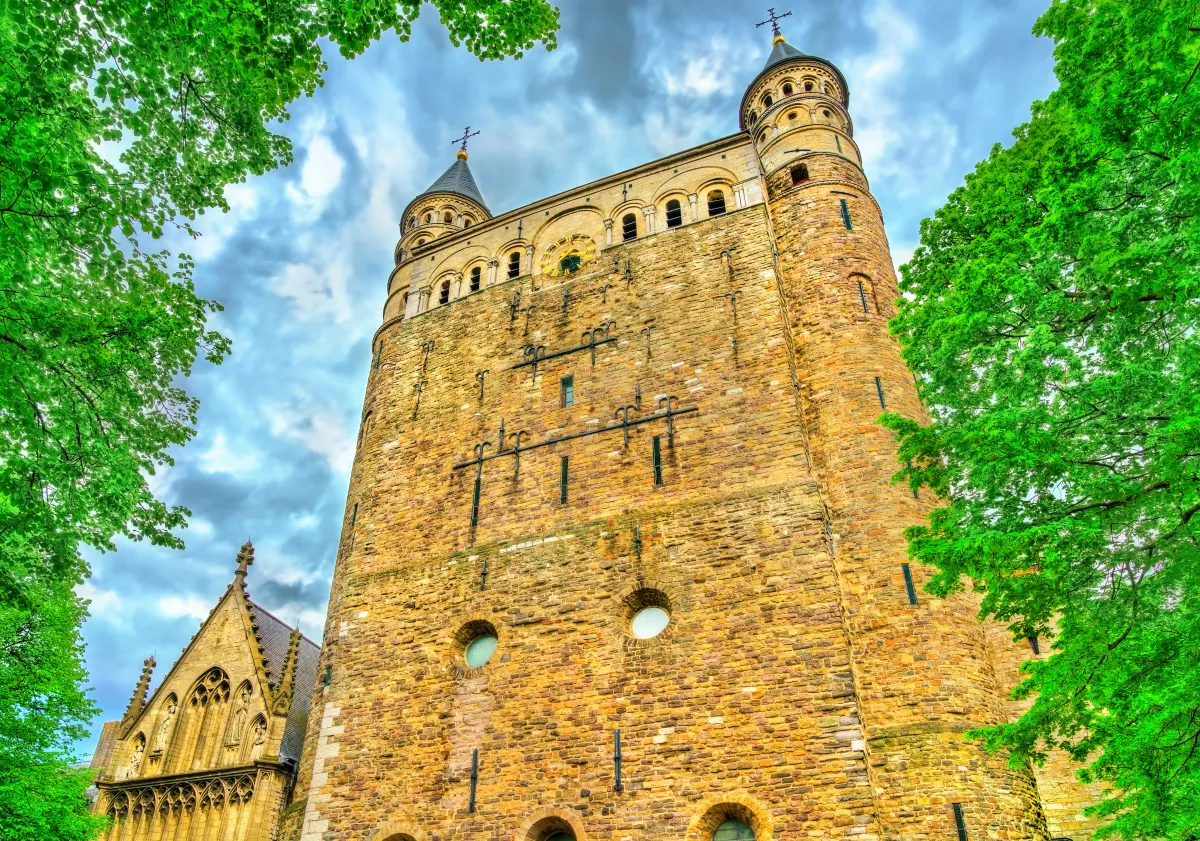 Onze-Lieve-Vrouwebasiliek (Sterre der Zee), Maastricht